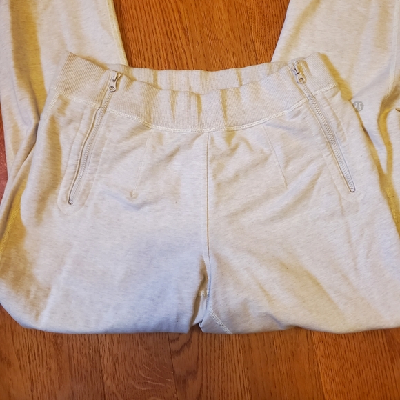 Lululemon Size 6 White Sweatpants/Joggers - Picture 2 of 4